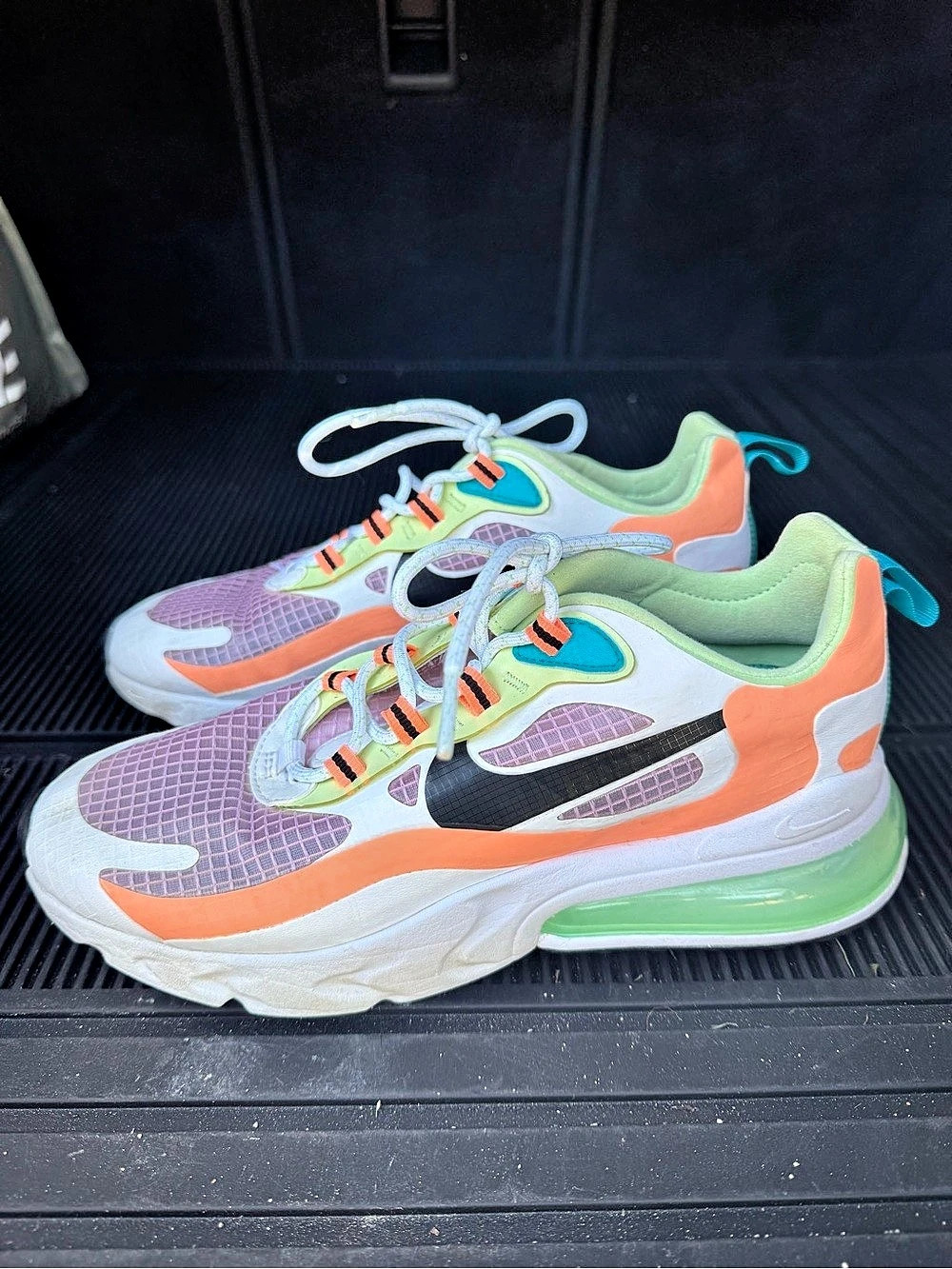 Nike Air Max 270 React SE Women's Sneakers, Size 8 Excellent Condition